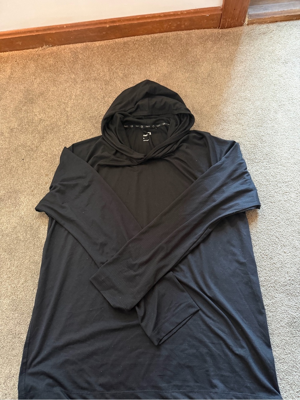 GAP Fit Men's Black Lightweight Hooded Long-Sleeve Shirt